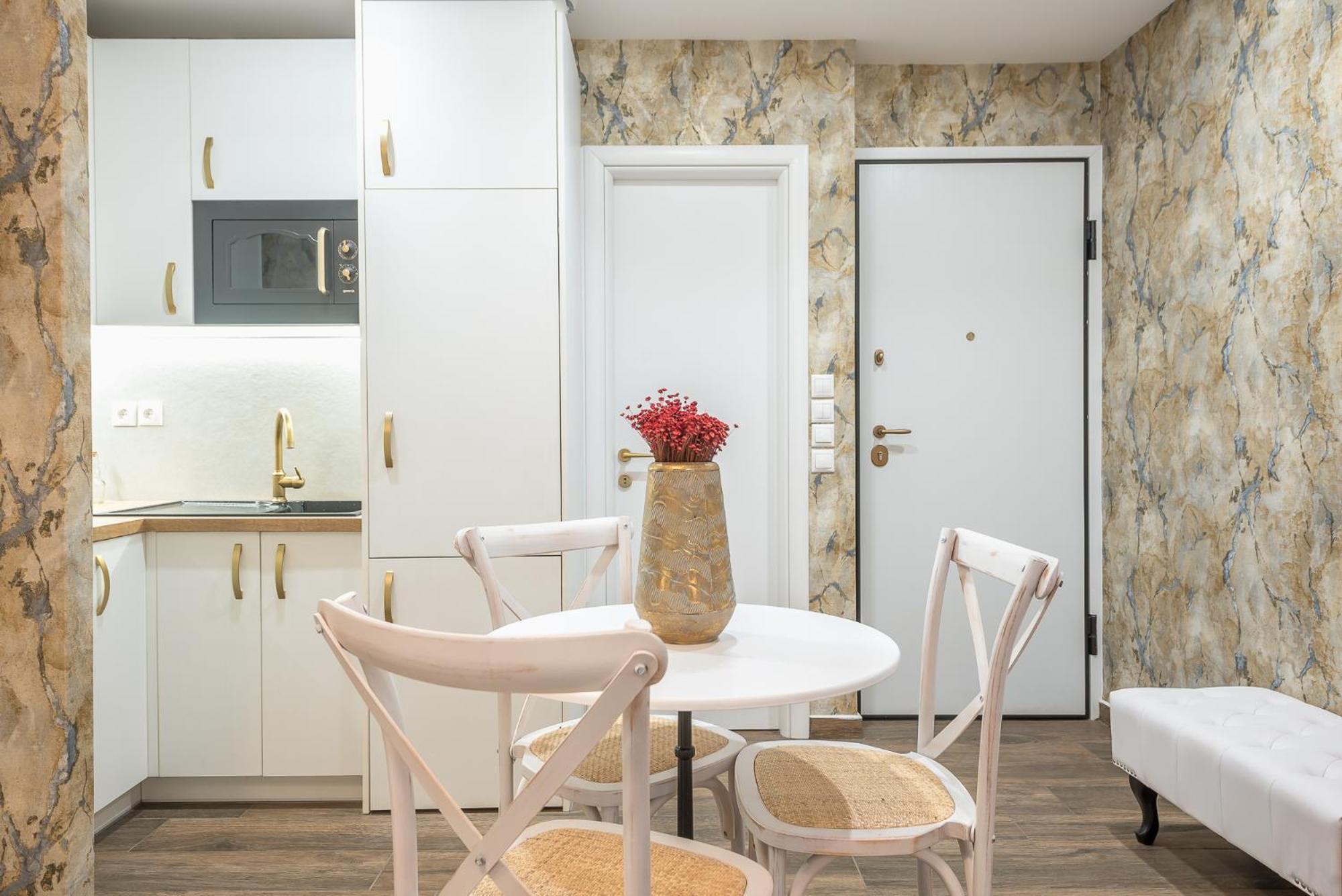 Modern Comfort In Neos Kosmos Metro Apartment Athen