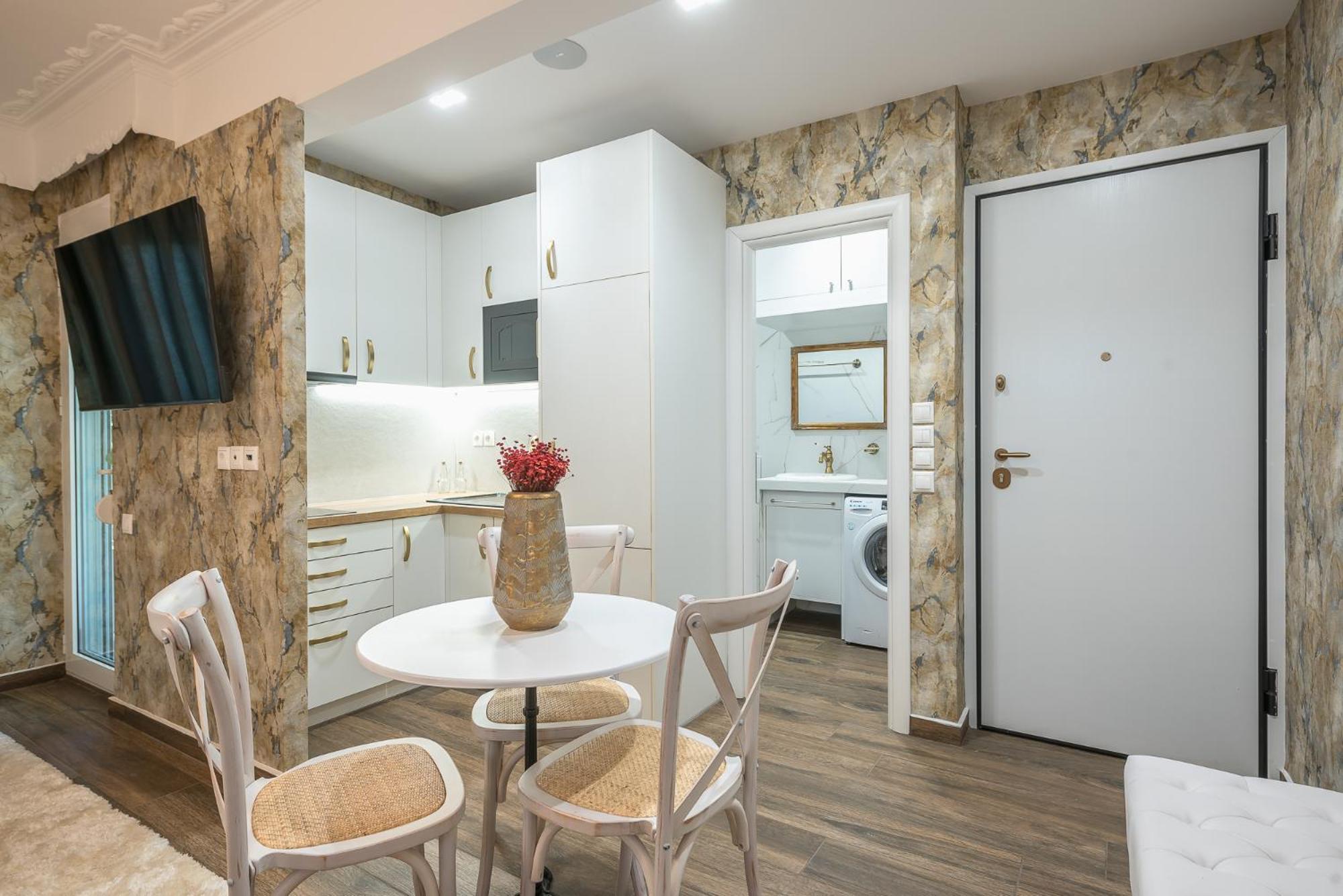 Modern Comfort In Neos Kosmos Metro Apartment Athen