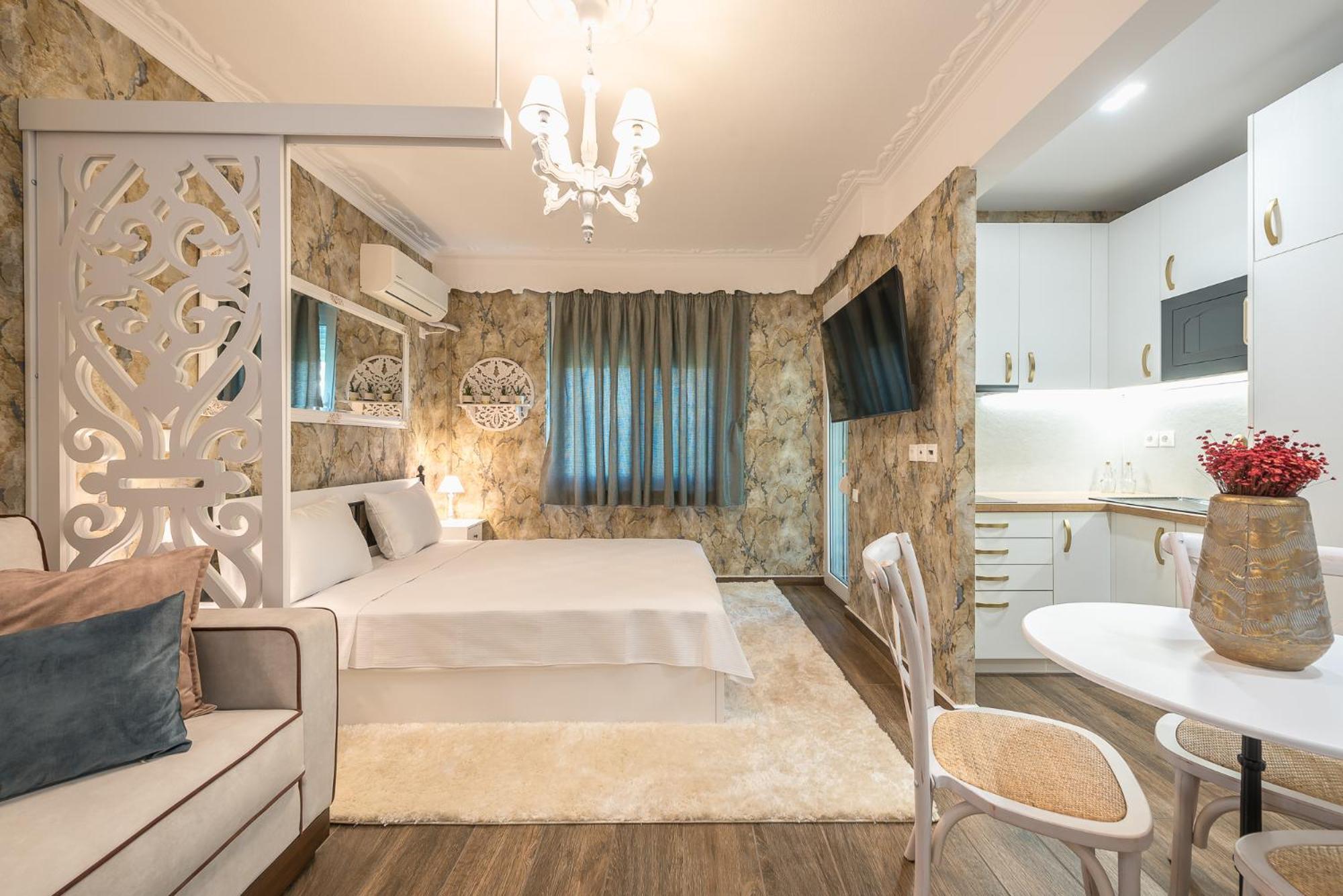 Modern Comfort In Neos Kosmos Metro Apartment